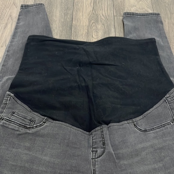 H & M maternity black distressed like skinny stretchy jeans - Picture 2 of 7